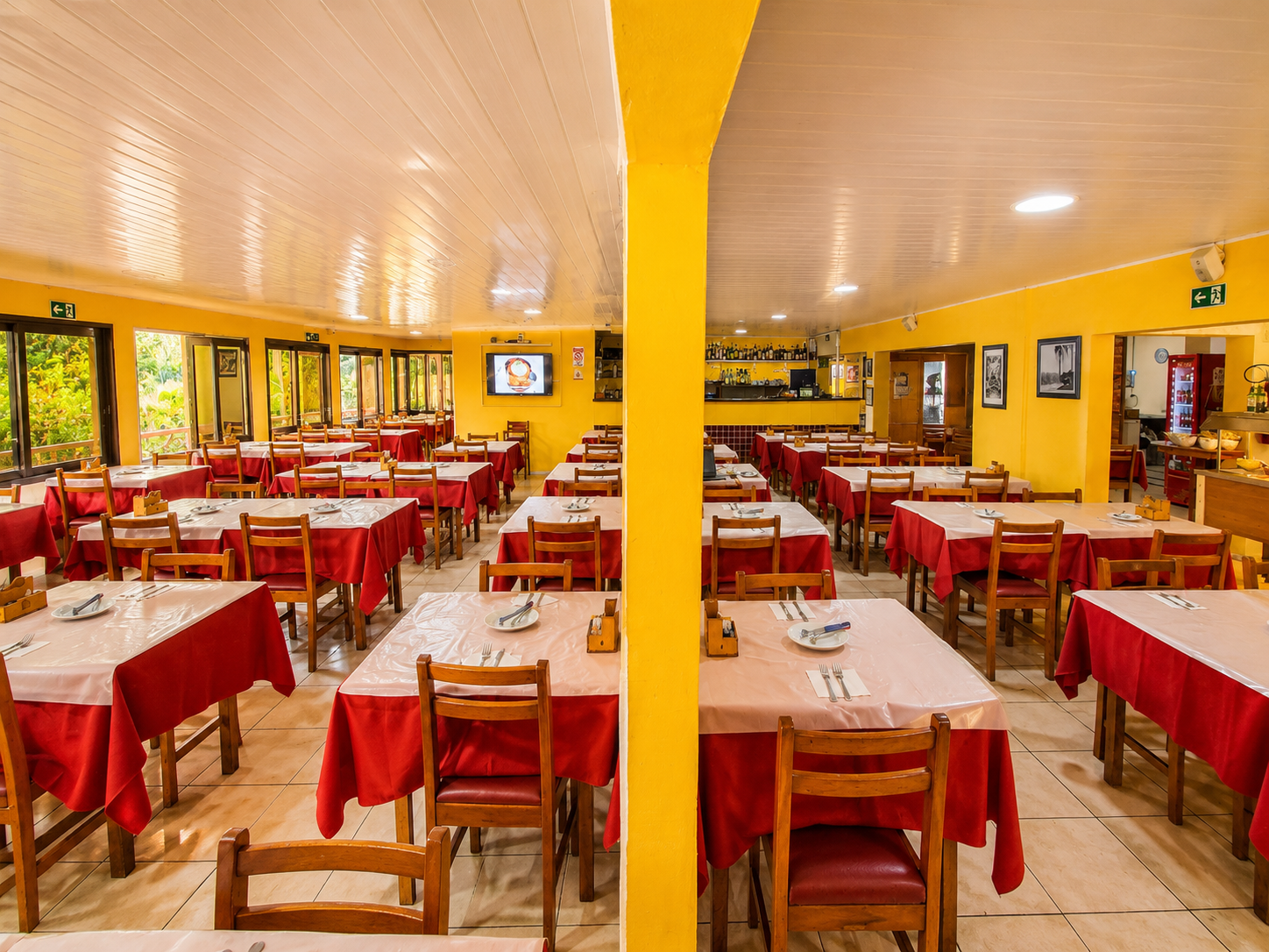 Salão interno da Churrascaria A Candeia